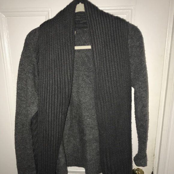 Cute open sweater! - Picture 1 of 3